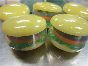 Agrandir l'image de New formula vanilla bread shape natural handmade soap beautifying and nourishing your skin Image de New formula vanilla bread shape natural handmade soap beautifying and nourishing your skin