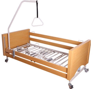 Agrandir l'image de Steel Frame 5 Function Electric Homecare Hospital Bed With Cross Brakes Wheels Image de Steel Frame 5 Function Electric Homecare Hospital Bed With Cross Brakes Wheels