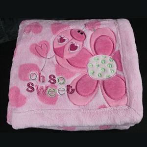 embroidered children`s blanket の画像
