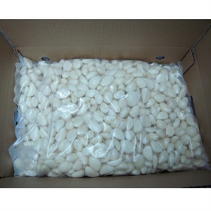 Picture of Fresh Peeled Garlic